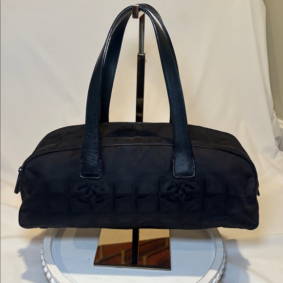 Chanel travel line mini Boston shoulder bag in black nylon - Picture 3 of 11